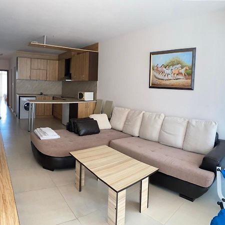 Grand Kamelia Apartments ซันนีบีช ภายนอก รูปภาพ