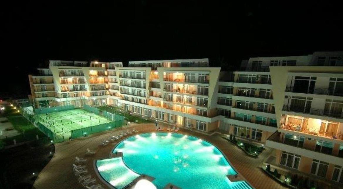 Grand Kamelia Apartments ซันนีบีช ภายนอก รูปภาพ