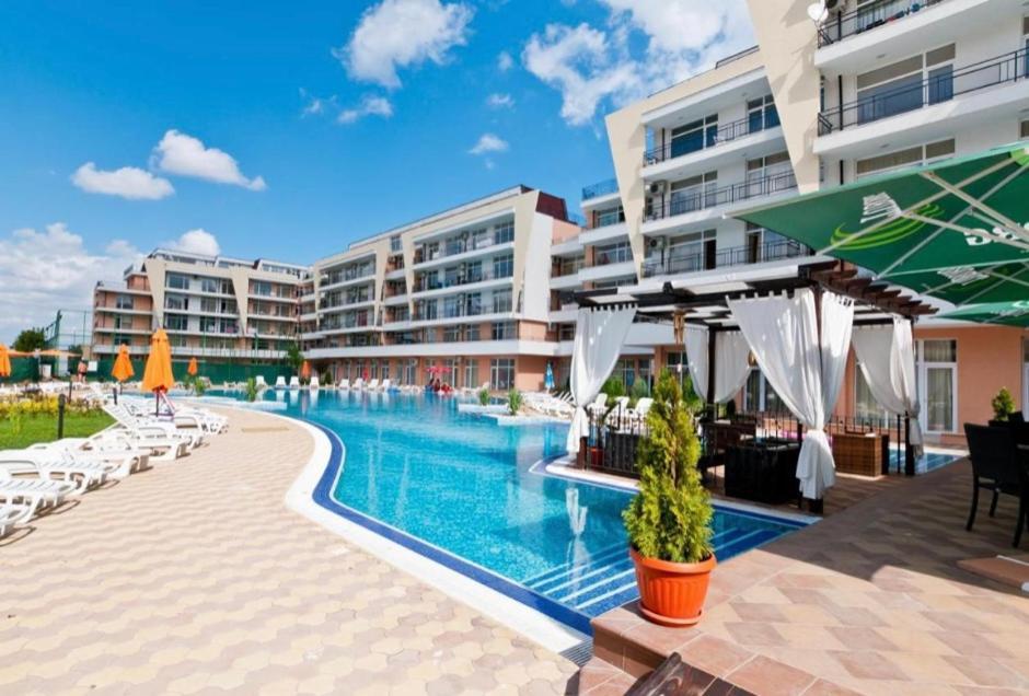 Grand Kamelia Apartments ซันนีบีช ภายนอก รูปภาพ